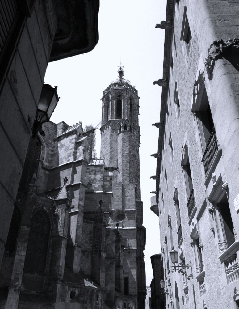 simple b&w photo of a quiet street in spain