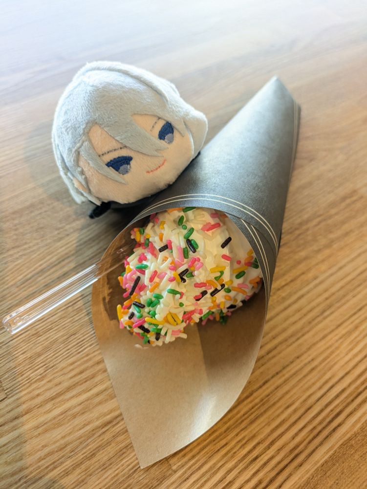 カラースプレーとホイップクリームのクレープ〜もちちょぎを添えて〜