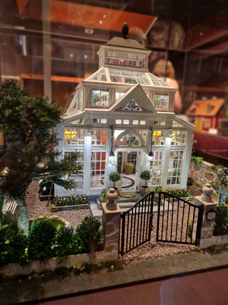 Otroligt fint orangeri i miniatyr. Ja, jag ville sno med det hem