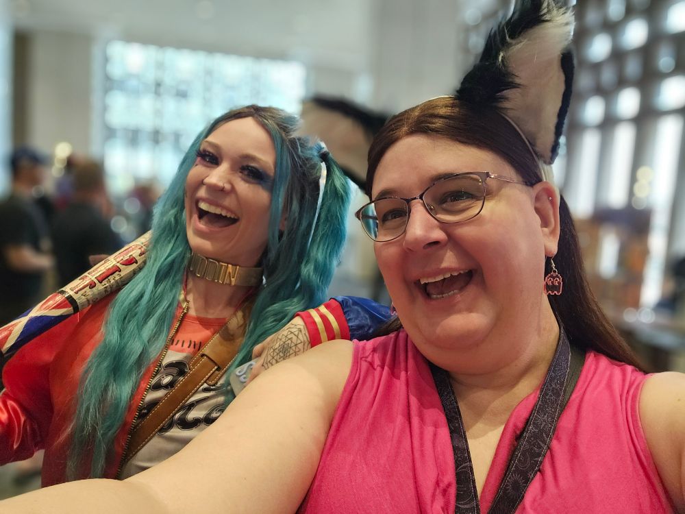 Selfie of me and a cosplayer playing Harley Quinn.