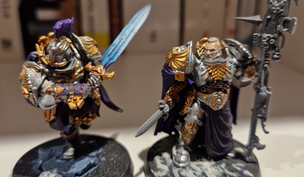 2 figurines de custodiens