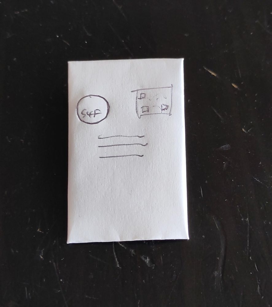 Ein Testpäckchen aus Papier mit selbstgeschriebenem Dummytext, QRCode und S4FLogo