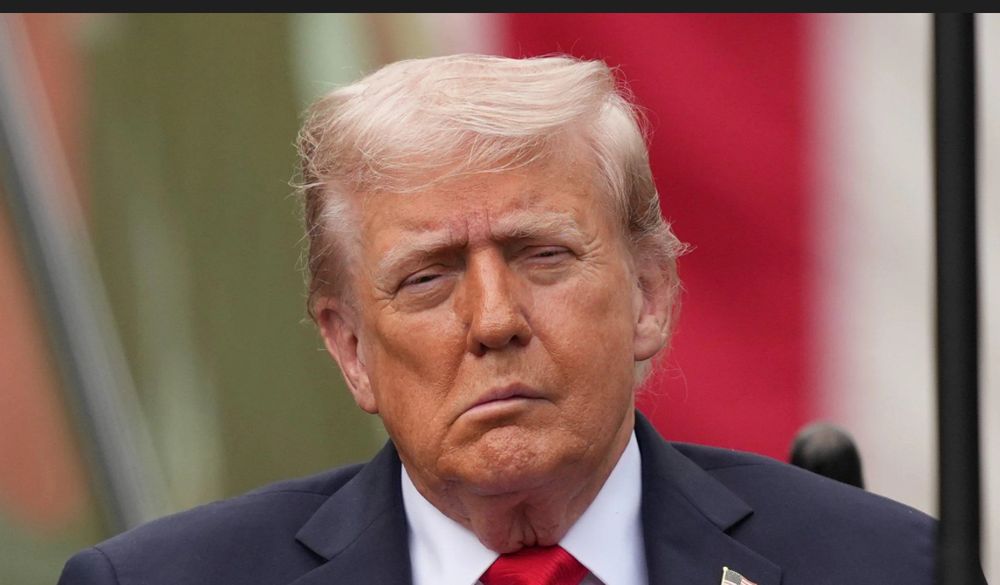 This fucking idiot looking like he had a stroke 