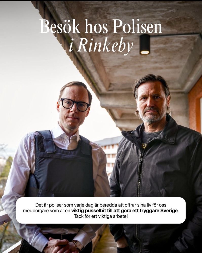 Mats Persson och Martin Mellin (L) ska besöka polisen i Rinkeby. Persson bär skyddsväst