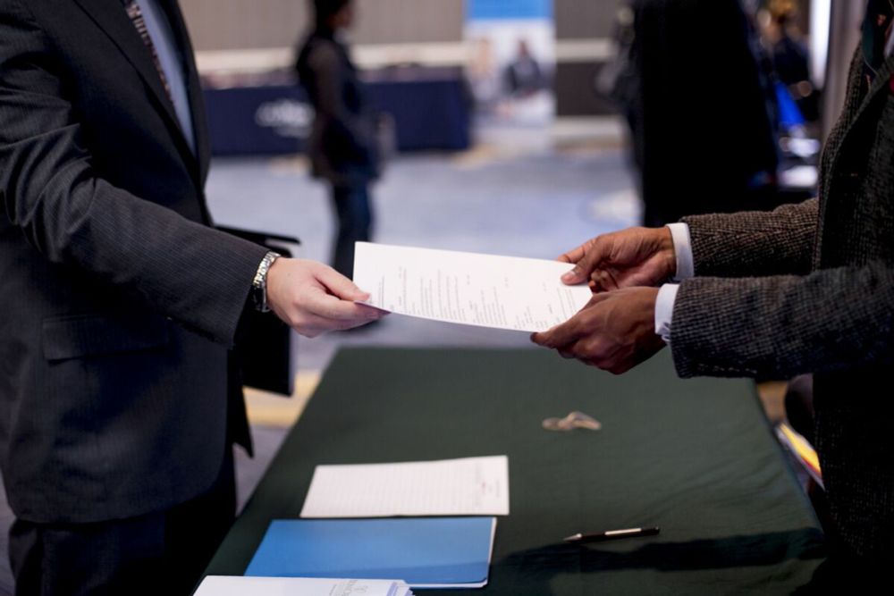 More US Job Offers Include Retirement Benefits, Student Loan Help to Lure Workers