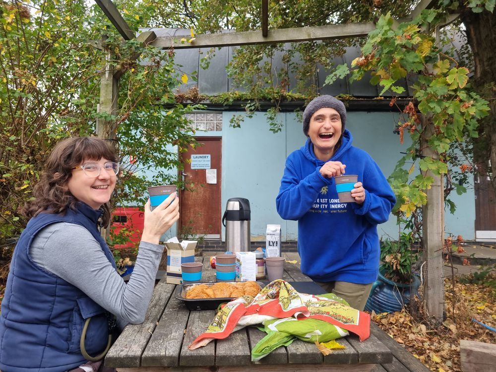 Helping boaters go solar on South Dock Marina, Photos © Charlie Murphy 2025 
