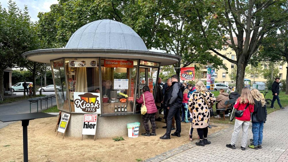 Verein verwandelt Postsiedlung in Darmstadt mit Kultkiosk und Kneipe