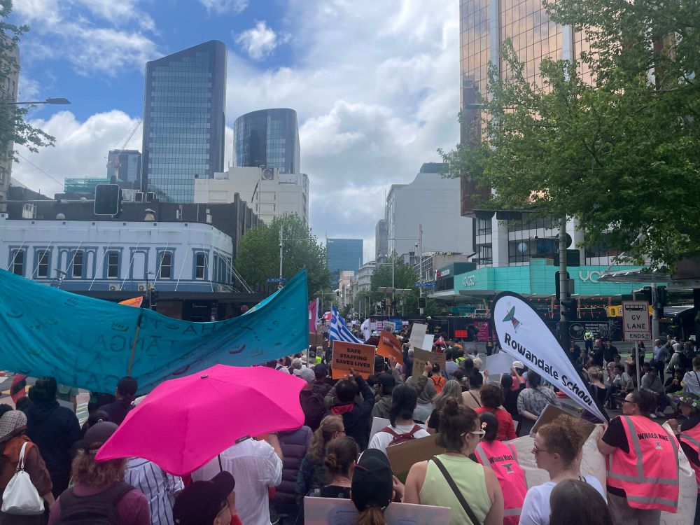 Teachers and health workers strike Queen street 