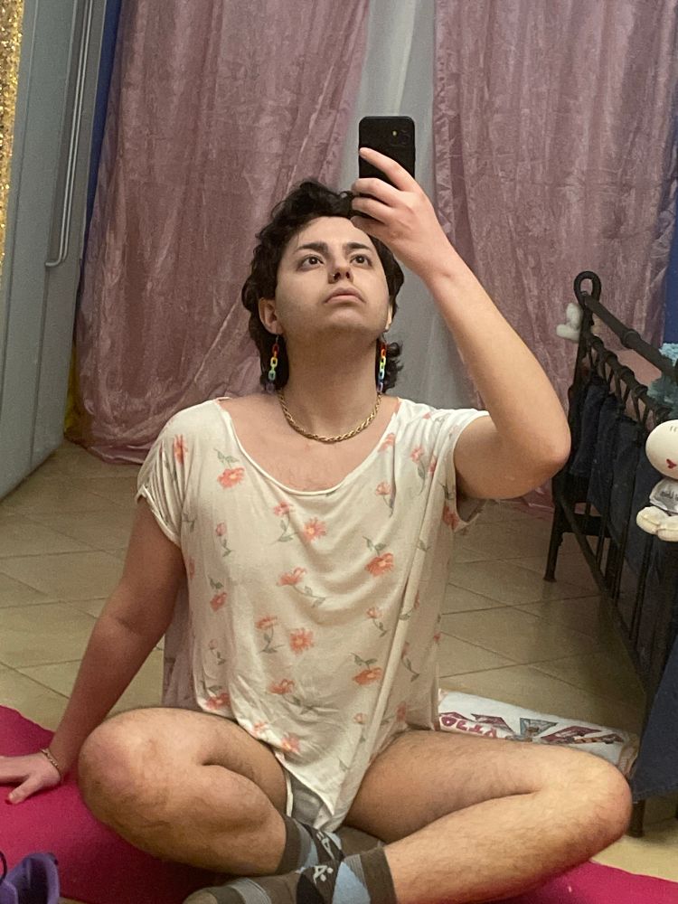 Me again in the same floral shirt because spring is coming ofc