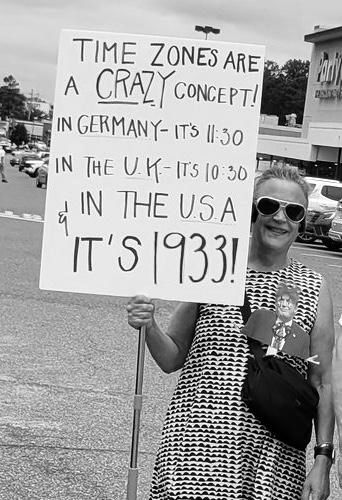 TIME ZONES ARE A CRAZY CONGEPT!
IN GERMANY- IT'S 11:30
N THE UK-ITS 1030
IN THE USA IT'S 1933!🖖