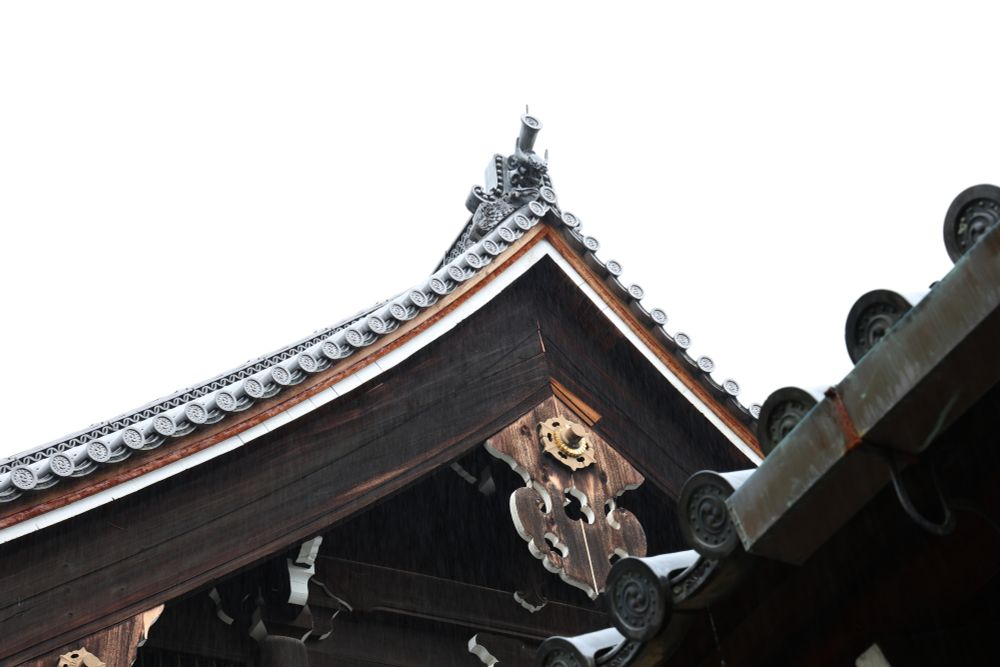 picture of roofline of Temple in Kyoto.  Prominent in this picture are gatou which close up the roof lines. 