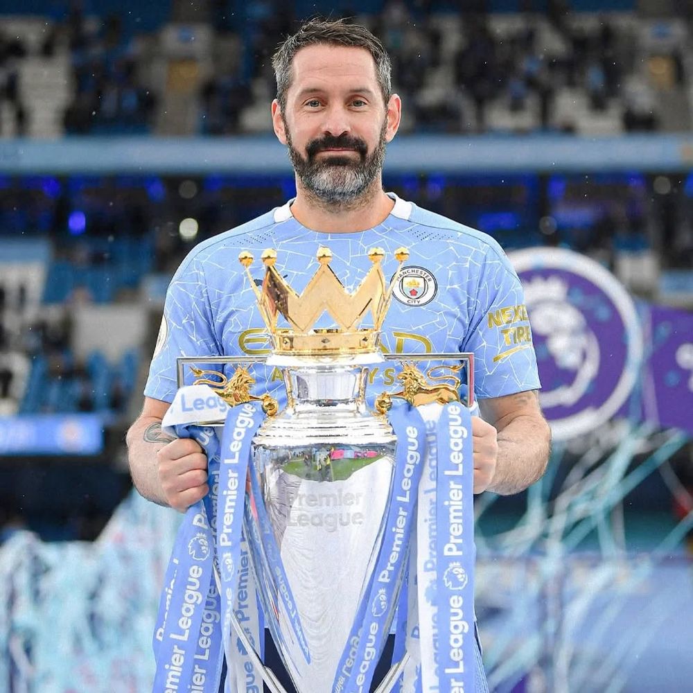 Former Manchester City & Liverpool goalkeeper Scott Carson has announced his retirement from football.