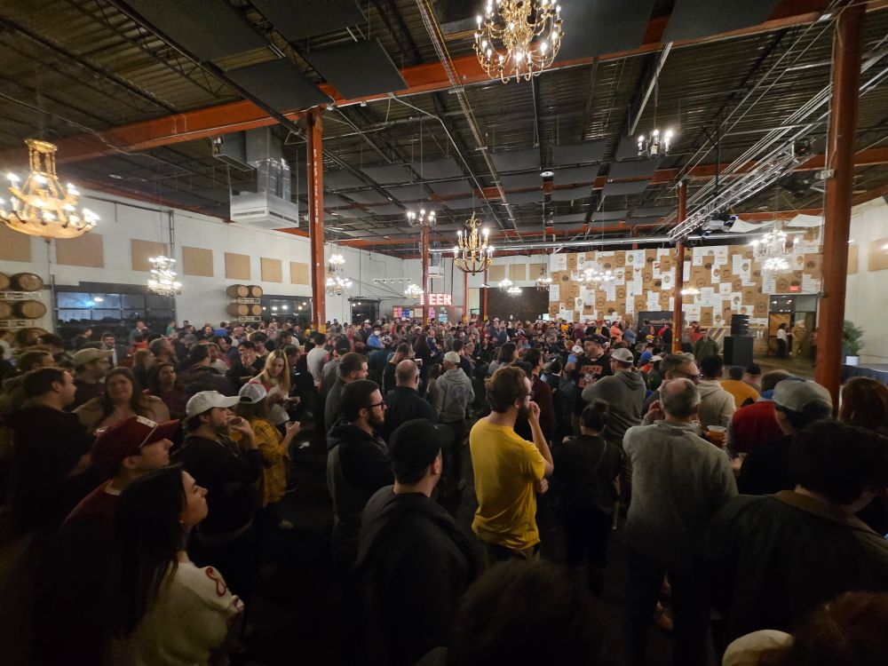 Event space FULL of people, standing room only, to see the Shutdown Fullcast x Split Zone Duo live show in Atlanta