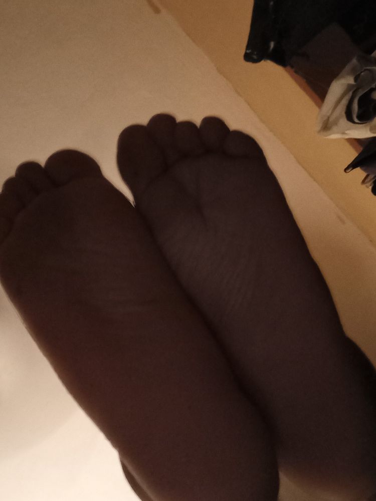 an attempt to take another angle of photos on my feet. 