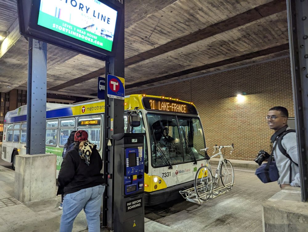 Route 21 Lake-France bus at Union Depot bus stop