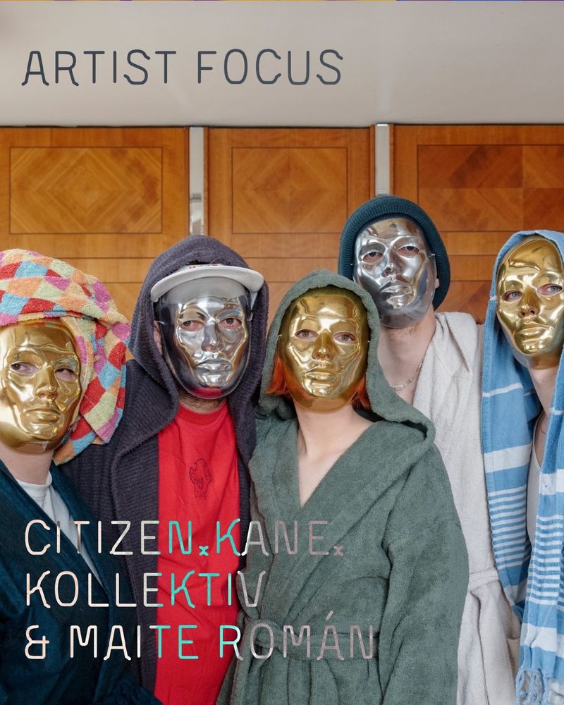 eine Gruppe von Menschen, die Masken tragen