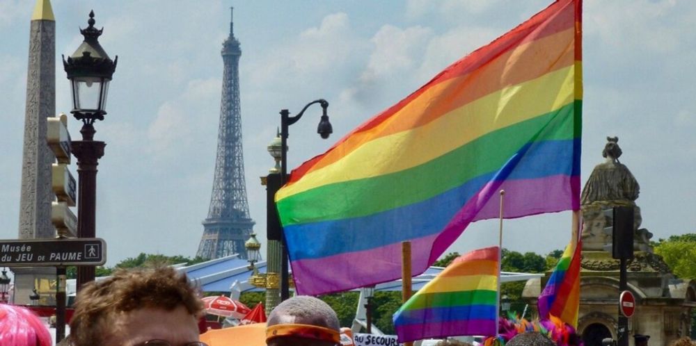 Retour surprenant des véhicules légers à la marche des fiertés parisienne 2024