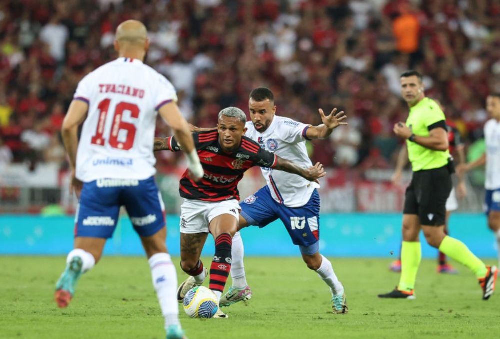 Jornalistas da Globo apontam Bahia como favorito contra o Flamengo