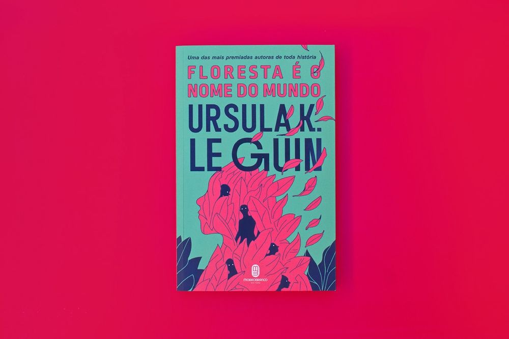 Floresta é o nome do mundo, livro de Ursula K. Le Guin, edição da Morro Branco.