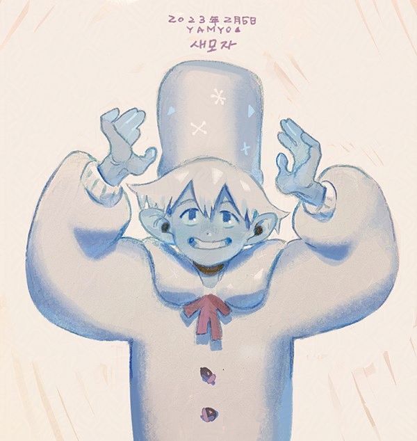 폭설로 인해 머리 위에 눈이 높게 쌓이면서 새로운 모자를 얻게된 눈요정의 그림. 긴 마시멜로처럼 기다란 모자가 맘에들어하는 표정으로 빙그레 웃고있다. 