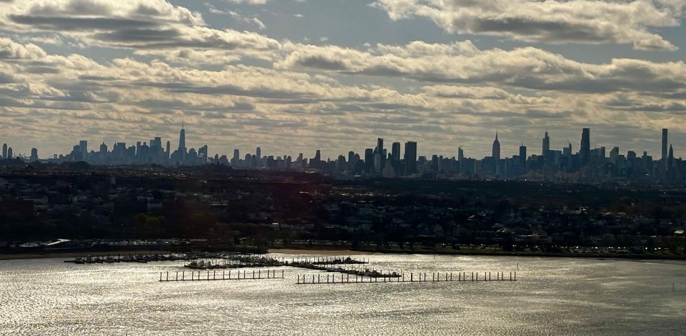 Manhattan skyline from the plane at descent. 