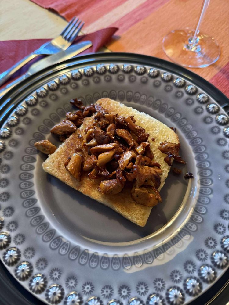 Smörstekt kanterelltoast