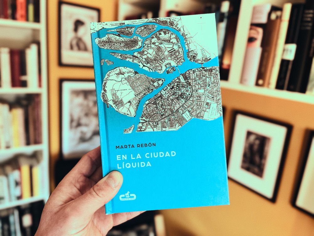 Fotografía del libro ‘En la ciudad líquida’, de Marta Rebón