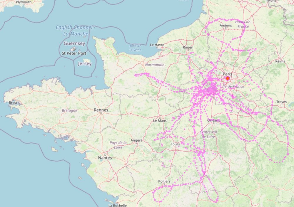 Carte de France montrant les trajets de la corneille, allant au-delà d'Amiens au nord et de Poitiers au sud.