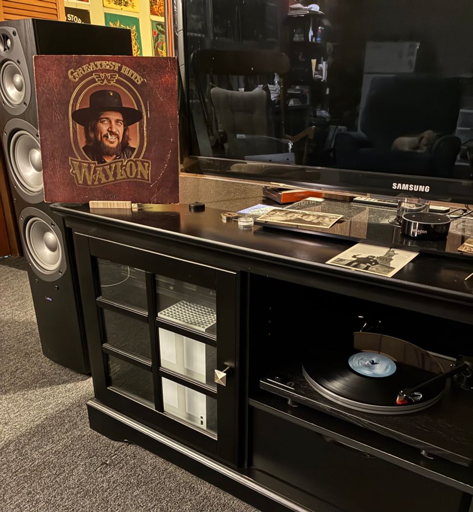 https://www.discogs.com/release/13418339-Waylon-Greatest-Hits

Record playing on a U-Turn Orbit Theory turntable w/Ortofon 2M Bronze cartridge. The album jacket is displayed on entertainment center.