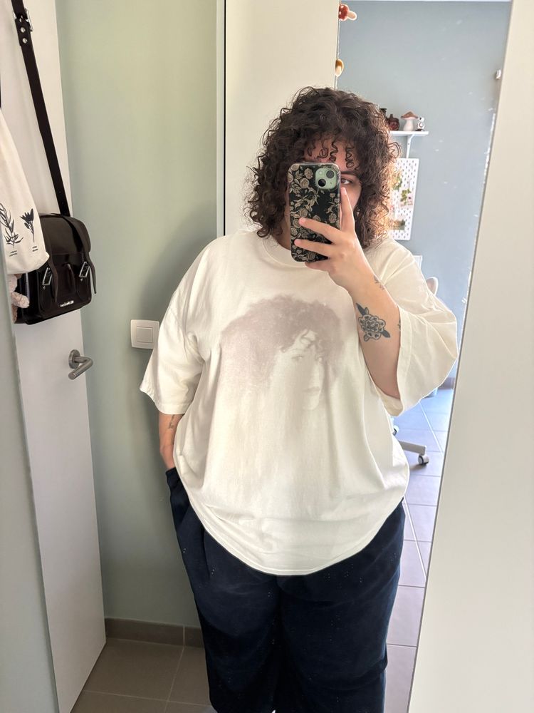 mirror selfie wearing halsey tgi 80s shirt 