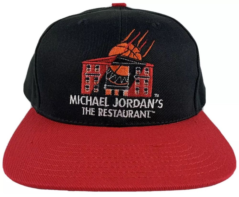 C'est une casquette "Michael Jordan's - The restaurant"