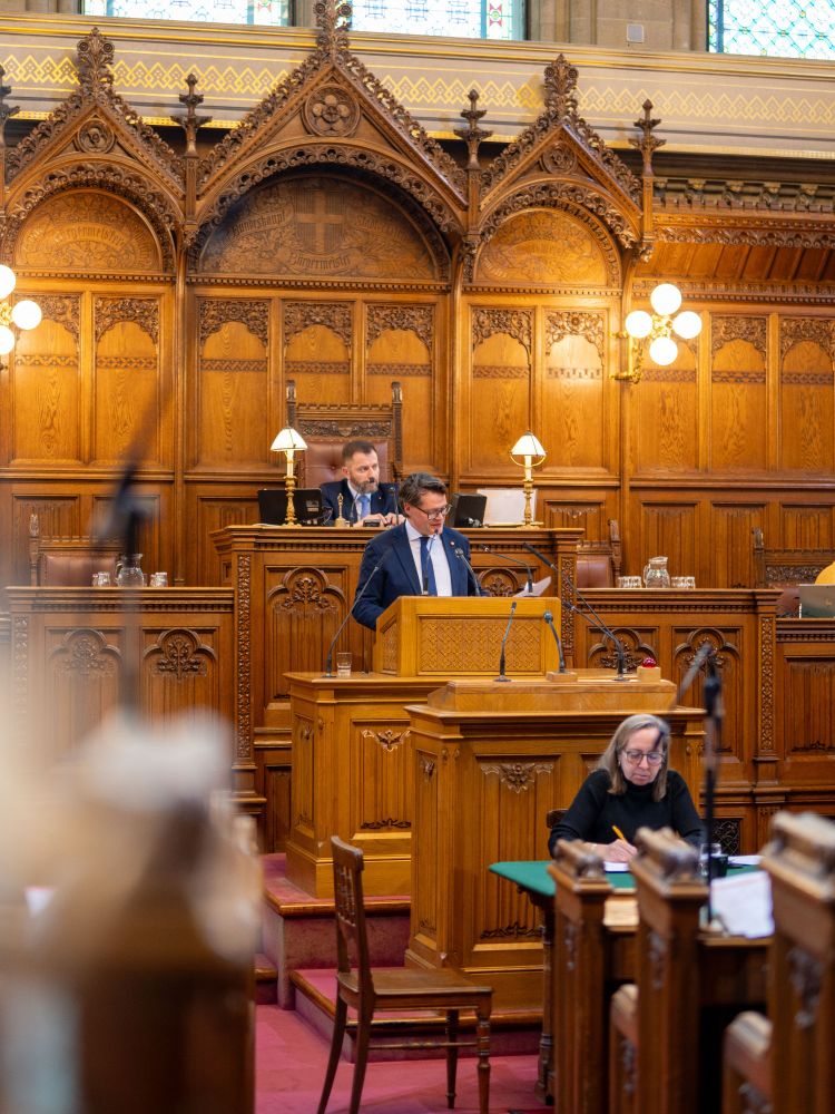 Jürgen Czernohorszky im Gemeinderatssitzungssaal