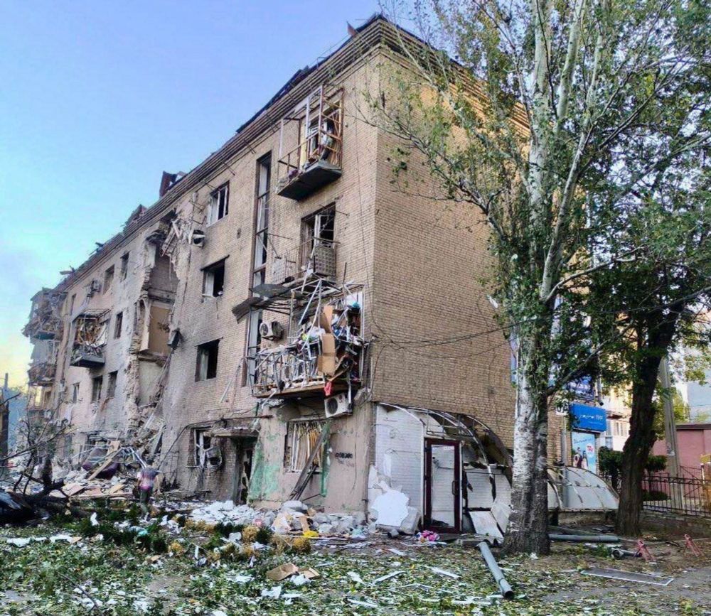 UPDATED: Russia's attack on Zaporizhzhia destroys apartment building, injures 14