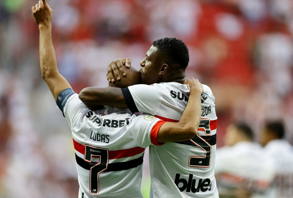 Vergonha é cair e não levantar: São Paulo "joga com dor", vence o clássico e supera queda na Libertadores