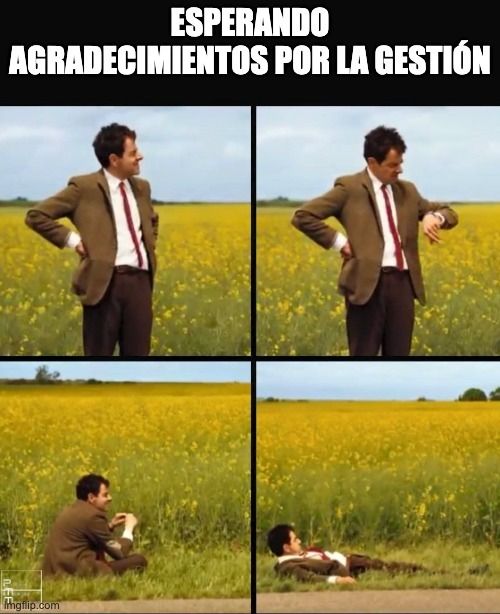 Mr Bean esperando. Un texto que dice "Esperando agradecimientos por la gestión".