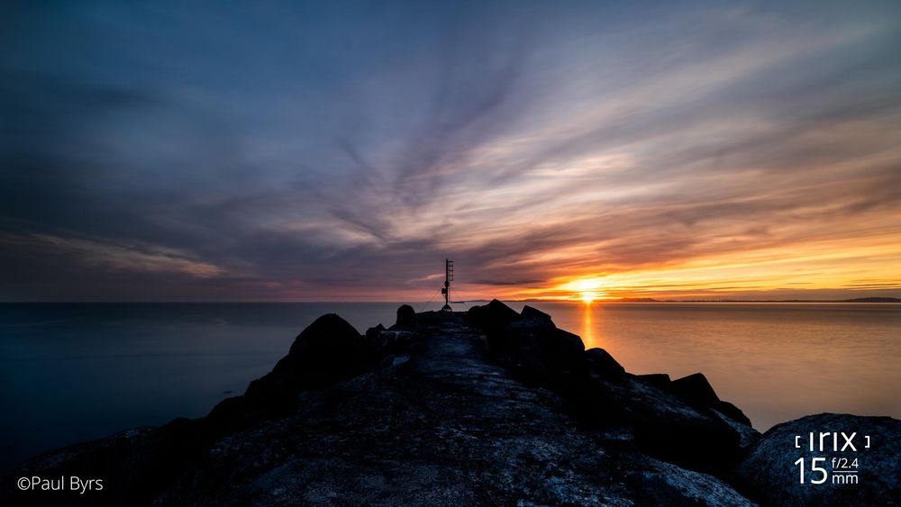 Kehebatan Seni Alam Dirakam: Matahari Terbenam yang Menakjubkan dengan Lensa Irix 15mm f/2.4.