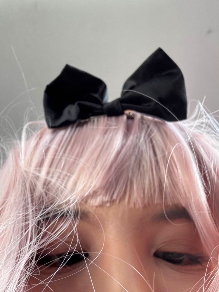 human w/ simple makeup by hayasaka fren & chika wig looking at the camera :)