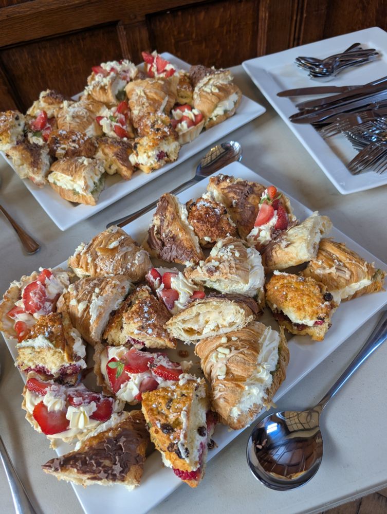 Table with numerous cream cakes