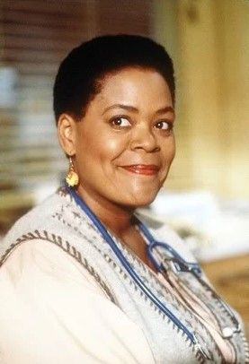 Yvette Freeman joue une infirmière centrale des Urgences du Cook County apparaissant dans toutes les saisons de la série.