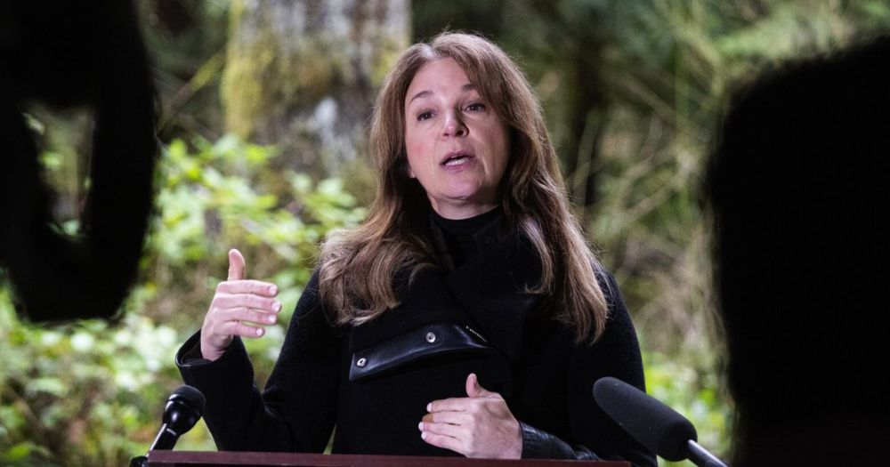A top aide says she twice told Hilary Franz about physical and verbal abuse by the top lawyer at the Department of Natural Resources.