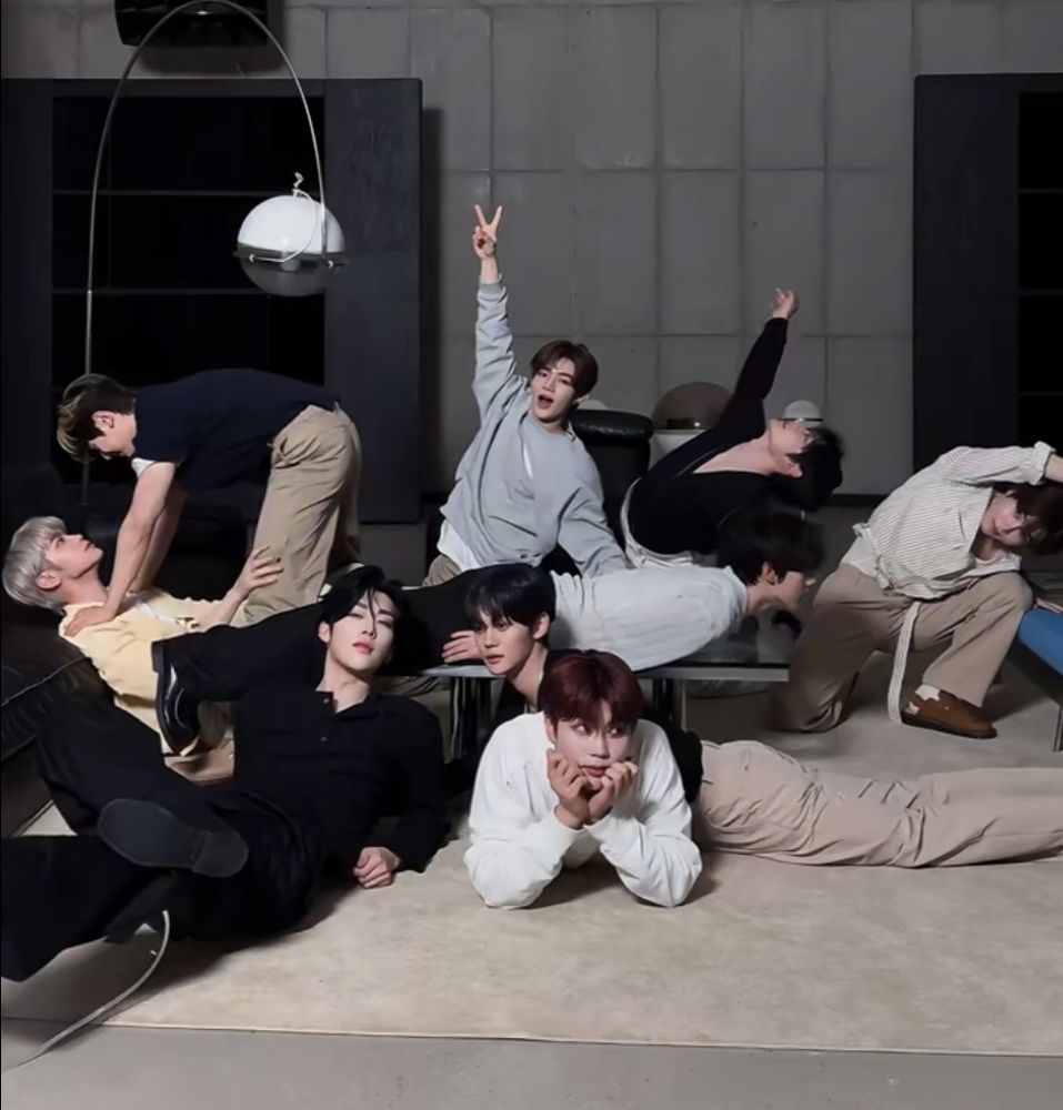 Zb1 doing funny poses and Matthew is like... standing on top of taerae's hips?