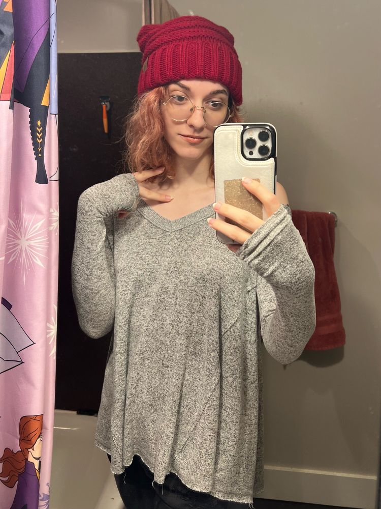 mirror selfie of imogen in a red beanie