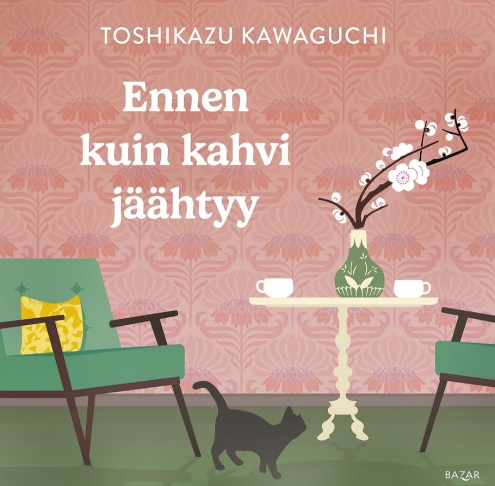 Kansikuva Toshikazu Kawaguchin kirjalle Ennen kuin kahvi jäähtyy. Kaksi vihreää nojatuolia, joiden välissä on pieni pöytä. Pöydällä on kaksi valkoista kahvikuppia ja kukkiva kirsikkapuun oksa vihreässä maljakossa. Musta kissa katsoo pöytää. Toisella nojatuolilla on keltainen pieni tyyny.