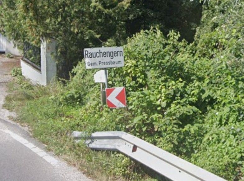 foto von einem ortsschild. text auf dem ortschild "Rauchengern Gem. Pressbaum"