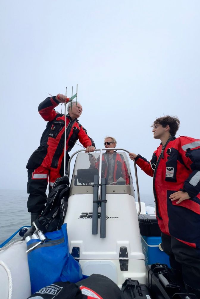 Retrieving tags, unless they are being found by people on the beach, can be quite time-consuming. However, with the help from radio transmitters the access to important research data is a great reward for the invested time and logistics.