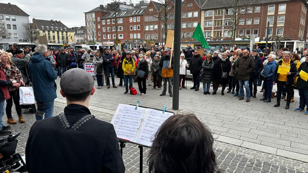 Rund 300 demonstrieren in Düren für Toleranz und Vielfalt