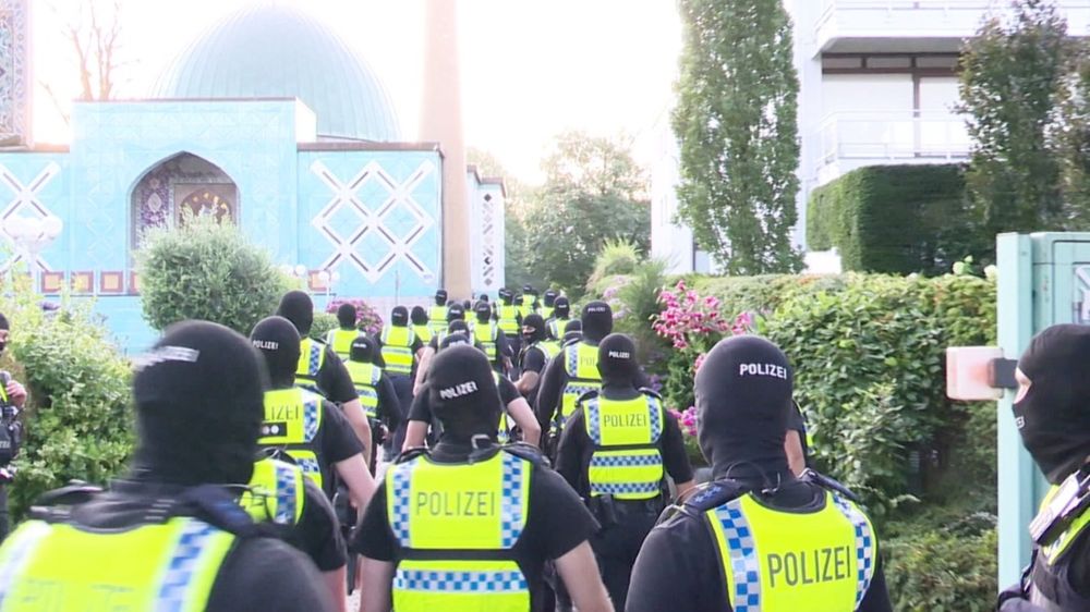 Islamisches Zentrum Hamburg verboten - Polizei stürmt Blaue Moschee