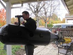 Déguisement de sous-marin pour adulte, avec un périscope jumelle fonctionnel.