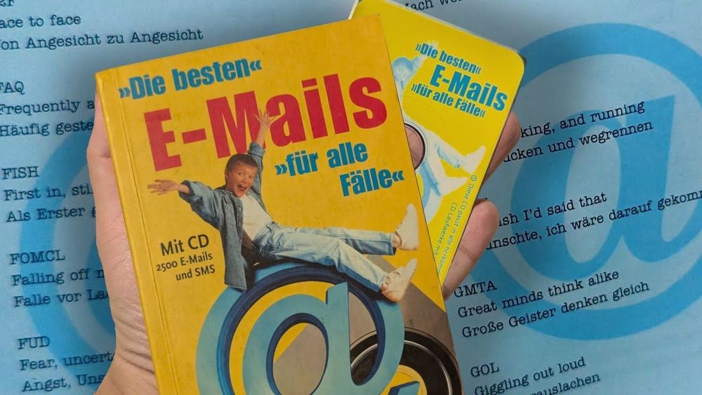 A rectangular CD and "»The best« e-mails »for all cases«"