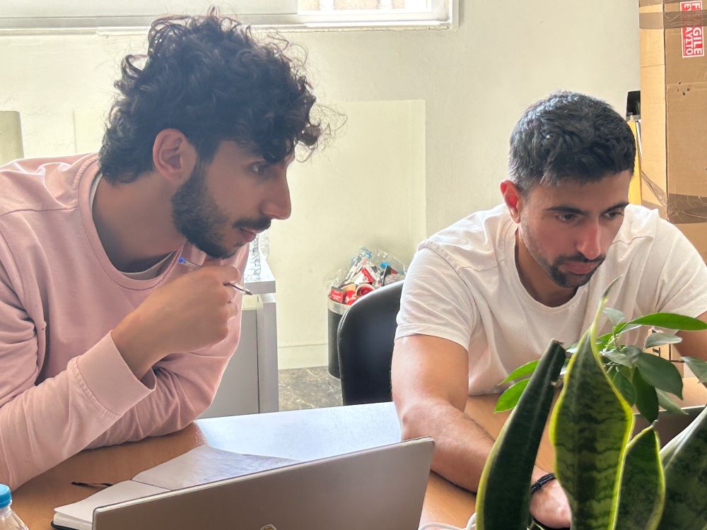 Two reporters are looking at a text they work on. 